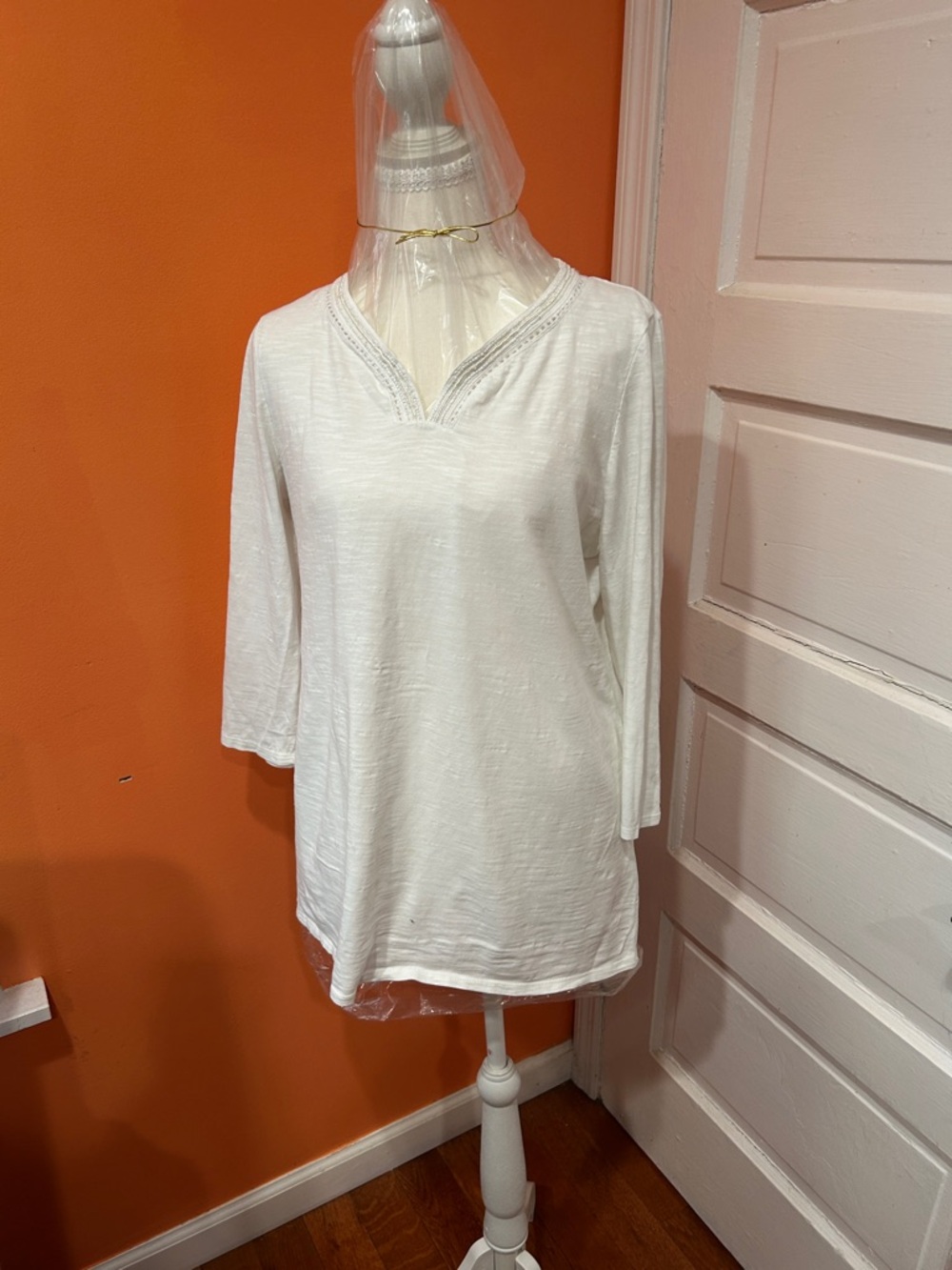 Chico's Cream V-Neck Three-Quarter Sleeve Tunic